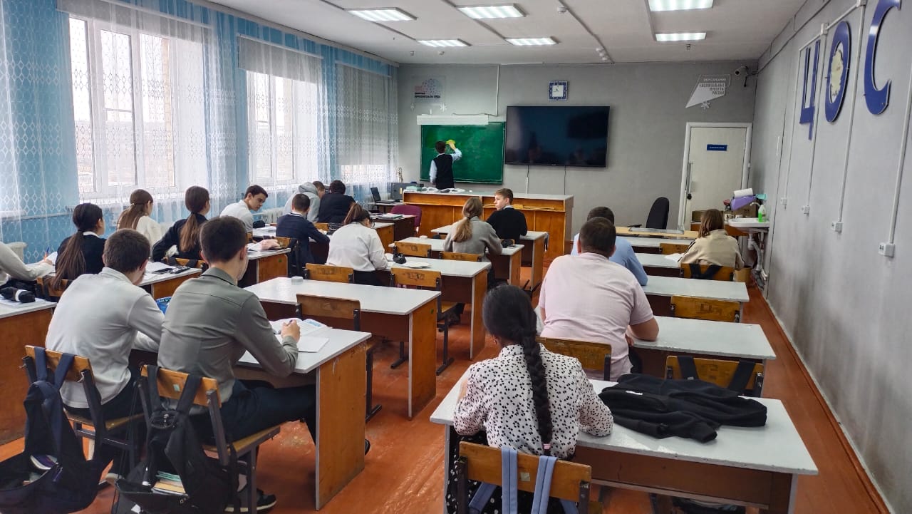Изображения кабинета физики.