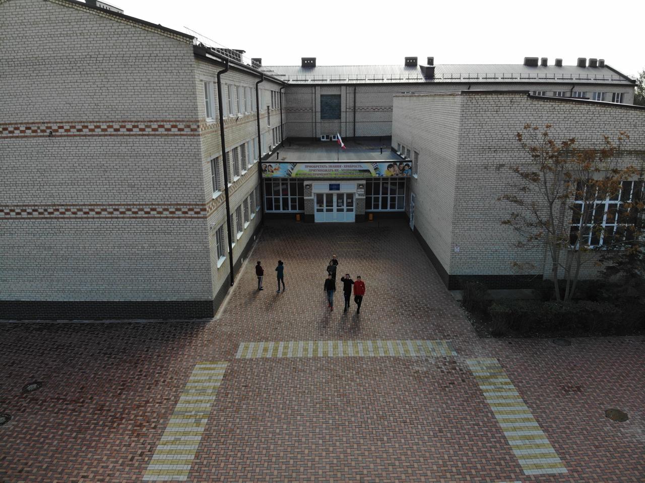 Фотография школы.